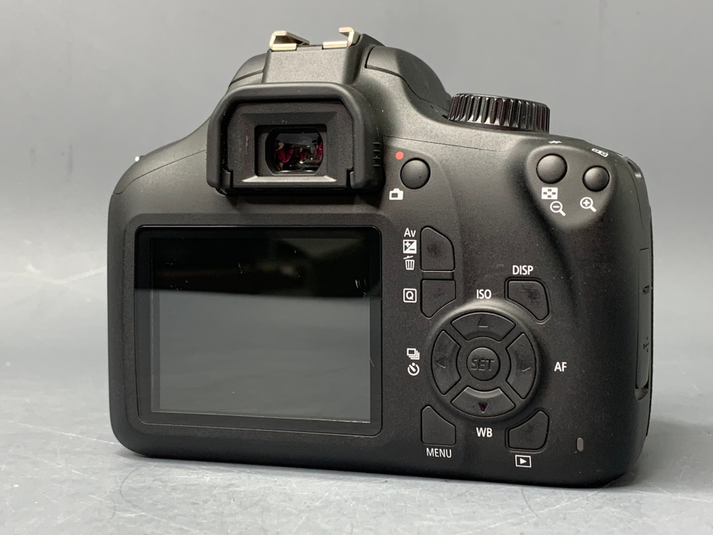 Canon EOS 4000D Kit EF-S 18-55 III 770 кадров