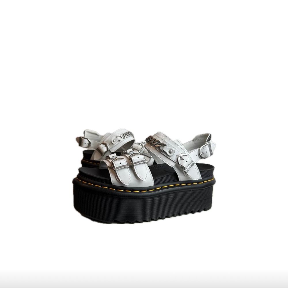 Сандалии Dr. Martens Voss II Chain Patent Leather Platform Sandals