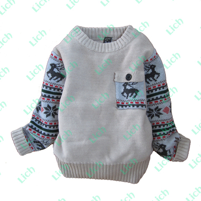 Свитер детский с зимним орнаментом на рукавах