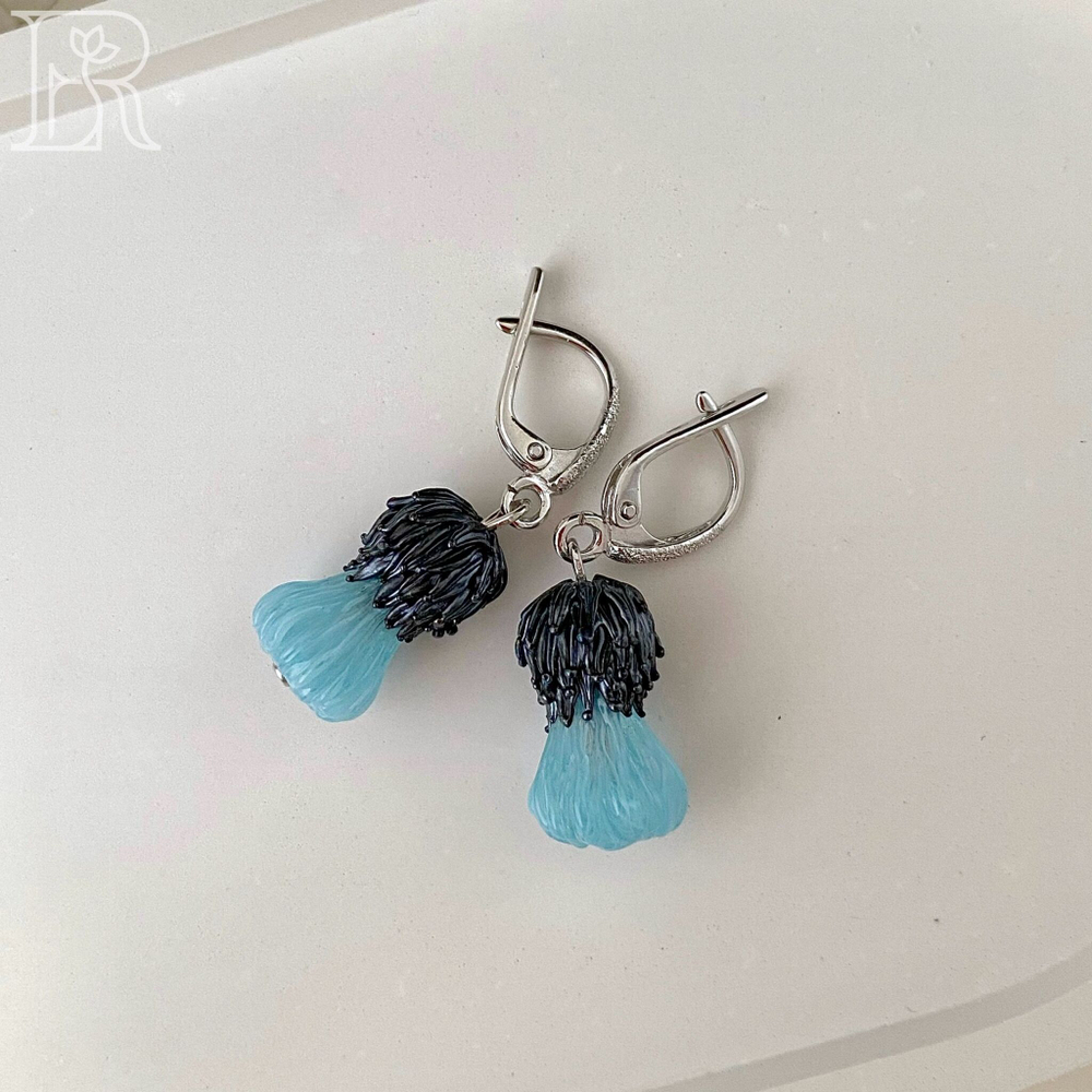 LEFIREL' Серьги серебряные женские "Ледяной чертополох" с цветами из муранского стекла / ювелирные украшения из родированного серебра 925