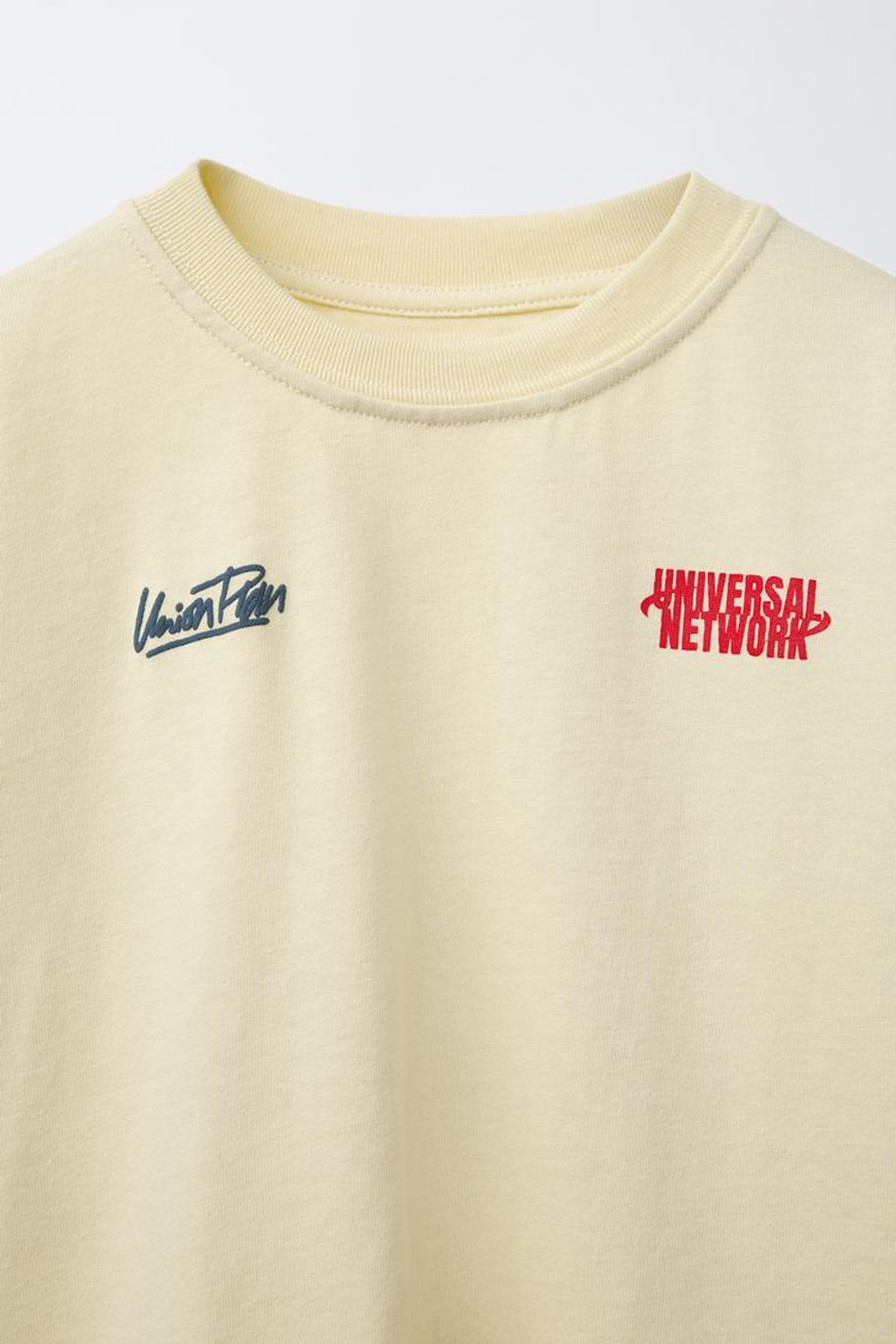 ZARA ФУТБОЛКА ИЗ ТКАНИ С ПРИНТОМ, ПАСТЕЛЬНО-ЖЕЛТЫЙ