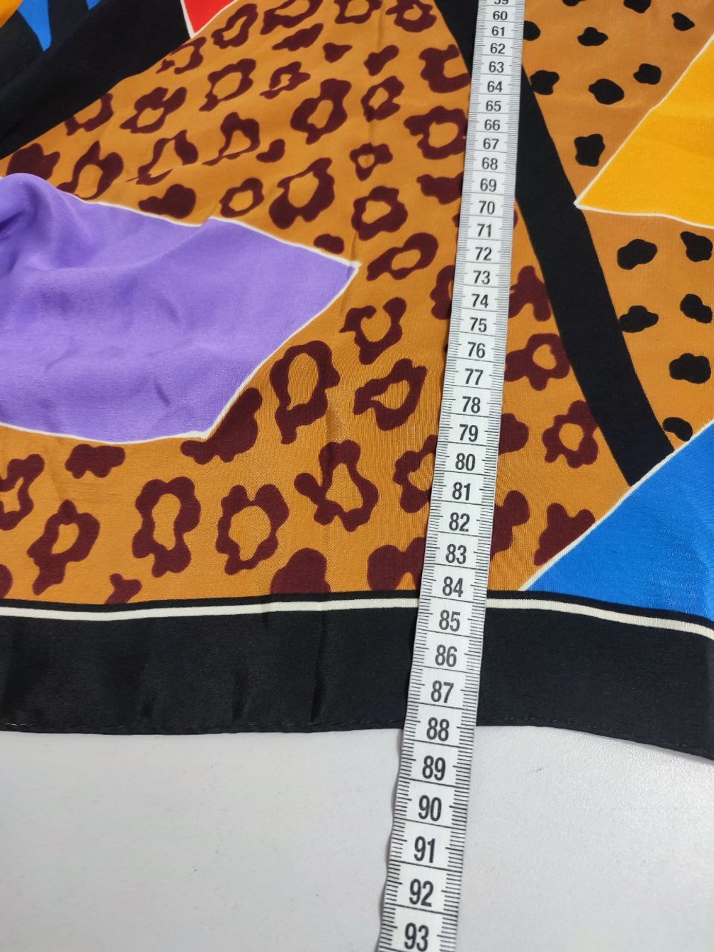 Платок яркий