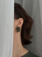 Серьги прямоугольники неправильной формы с линиями, бронза