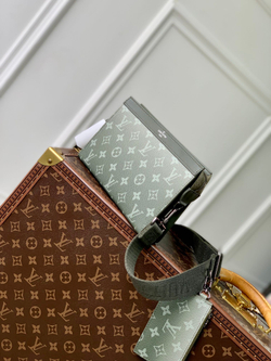 Louis Vuitton Alpha Wearable Wallet