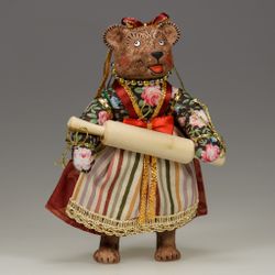 Ёлочная игрушка Медведица "Маша" со скалкой