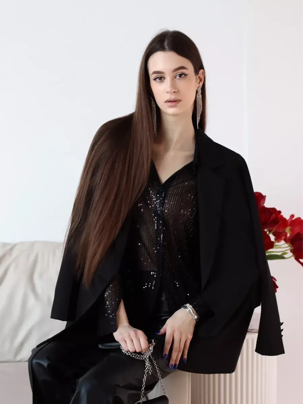 Блузка нарядная с пайетками