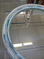 Зеркало круглое в деревянной раме