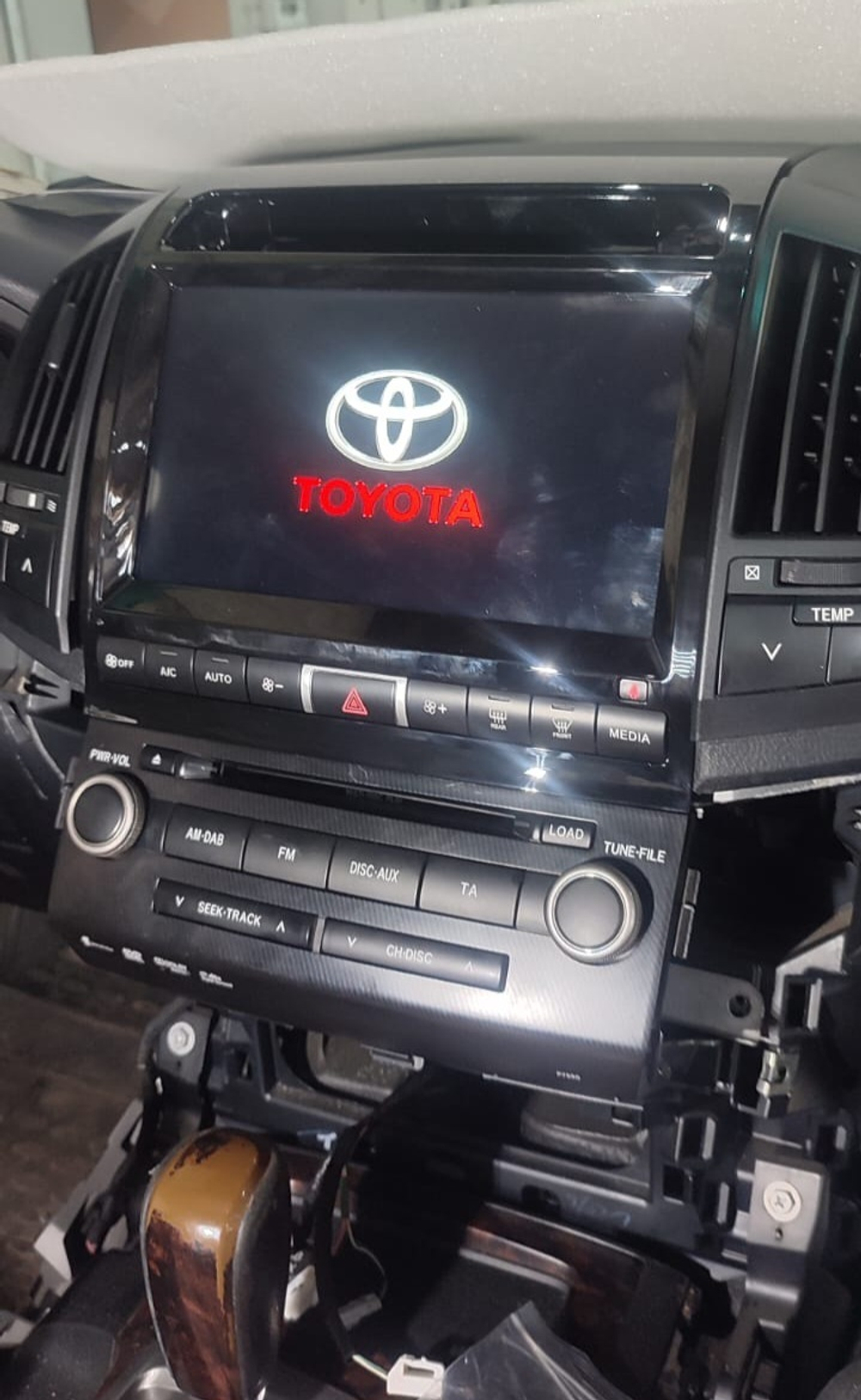 Магнитола для Toyota Land Cruiser 200 2007-2015 (климат на ШГУ) - Carmedia SF-1620-3-ABC QLed+2K, Android 12, TS10, CarPlay, 4G SIM-слот