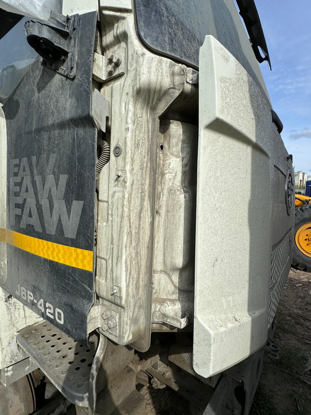 FAW J6 8x4 Самосвал СА3310Р66K24T4E5 (Дизельный, 11,1 л, 420 л.с., МТ)