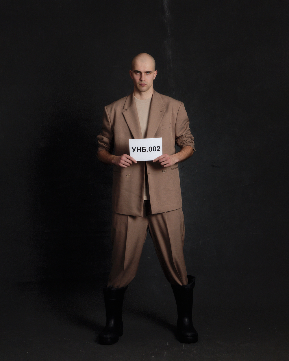 4x2 beige double-breasted suit