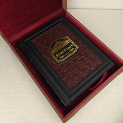 Книга в переплёте из кожи "Домострой" в футляре