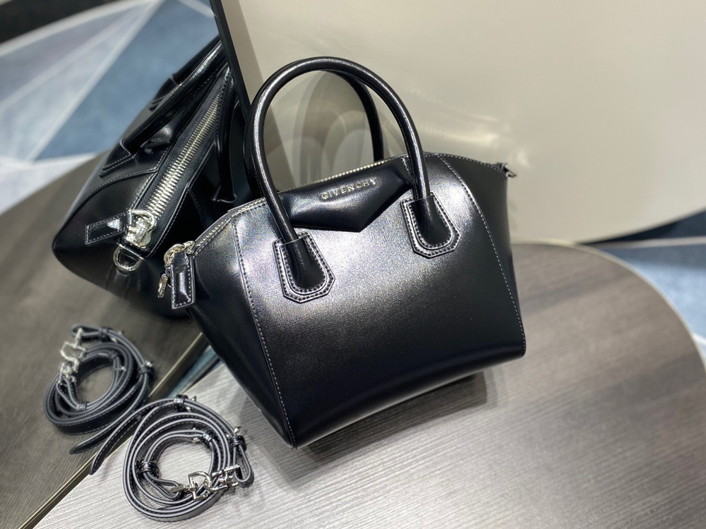Givenchy Antigona Mini 22 cm