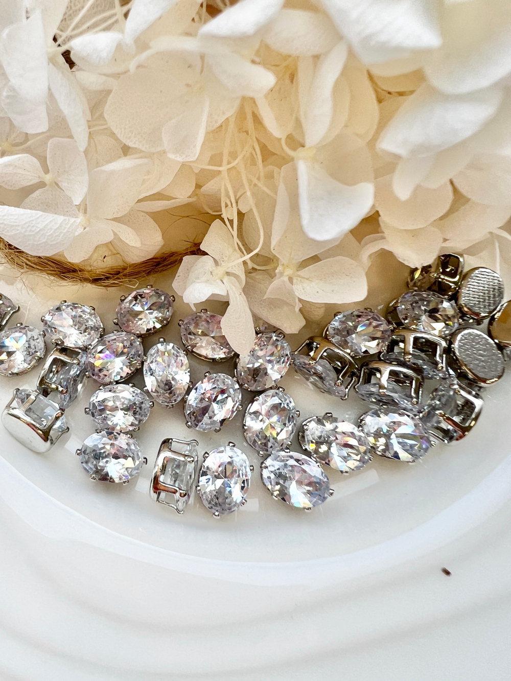 Фианит овал 6*8 мм, Белый (оправа серебро)