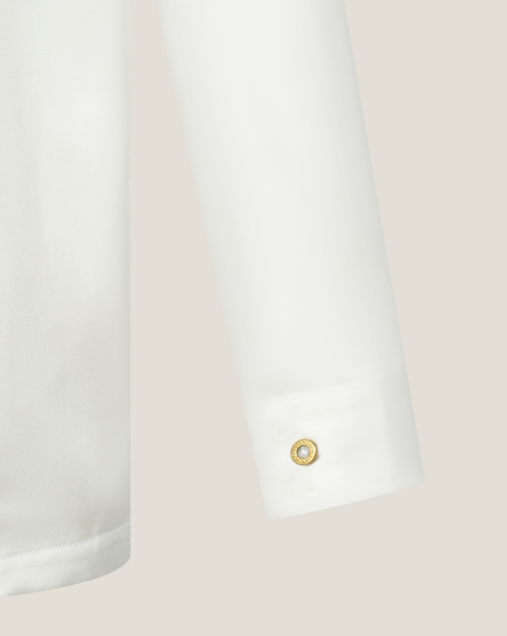 Блуза из обнимающего шелка в жемчужном