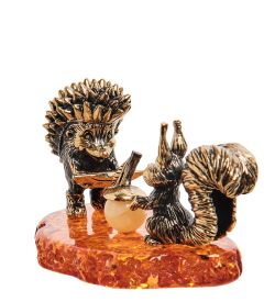 AM-2801 Фигурка «Ежик и Белочка друзья» (латунь, янтарь)