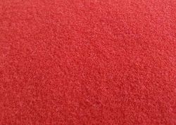 Ролл-мат красного цвета с гимнастическим ворсом из полиэстера, толщина 30 мм.