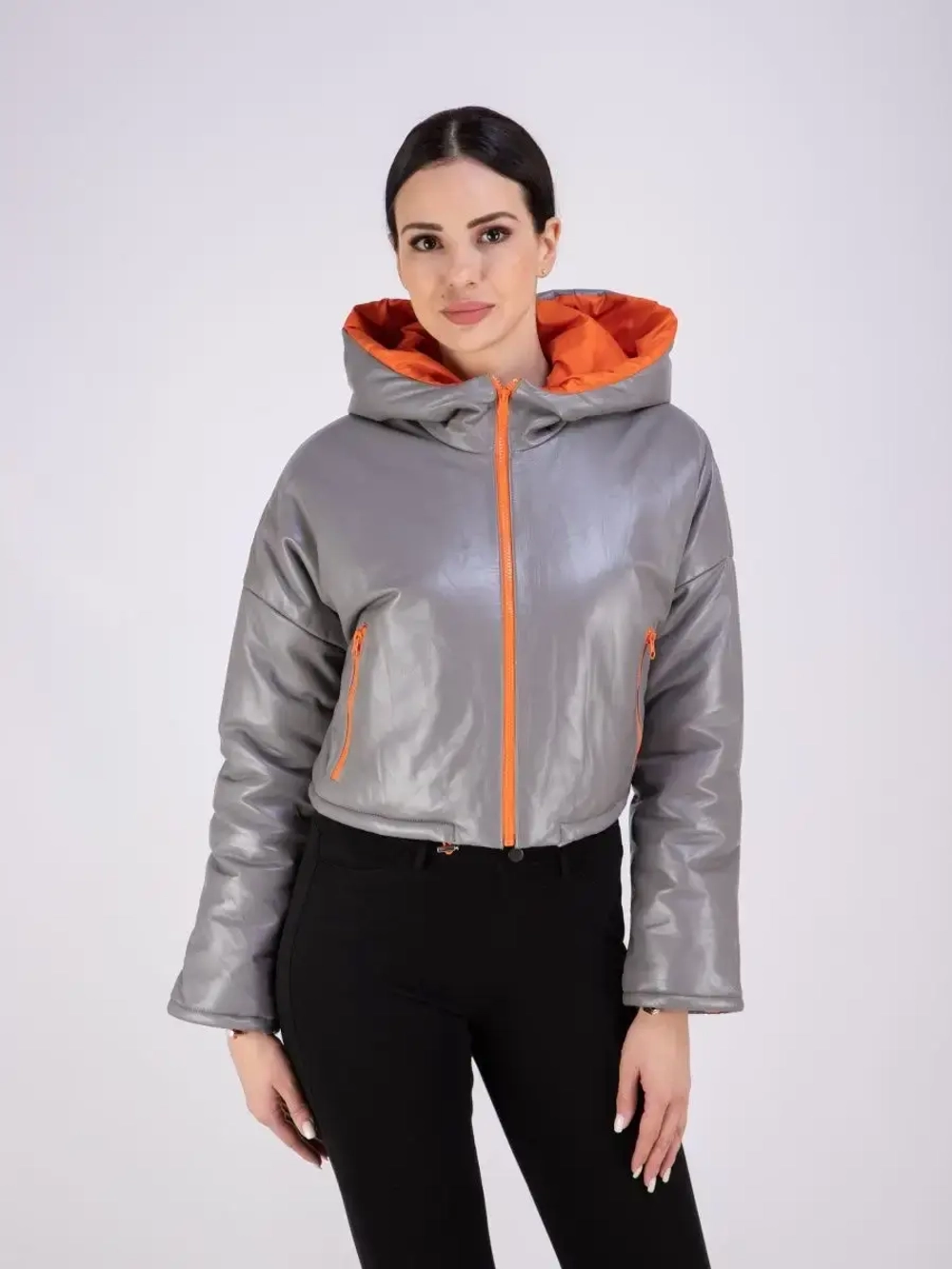 Куртка кожаная короткая утепленная с капюшоном демисезон