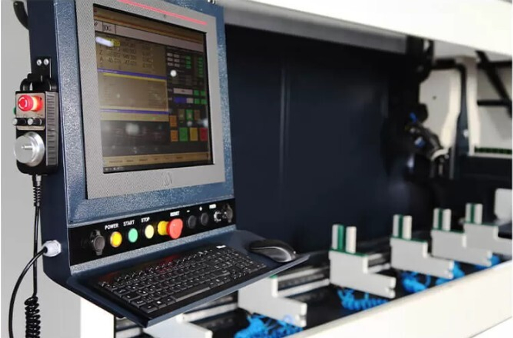 4-х осевой обрабатывающий центр CALIFORNIA с ЧПУ для алюминиевого профиля с автоматической сменой инструмента