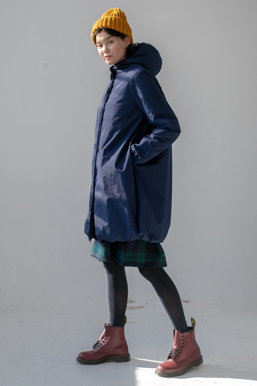 Темно-синяя зимняя куртка