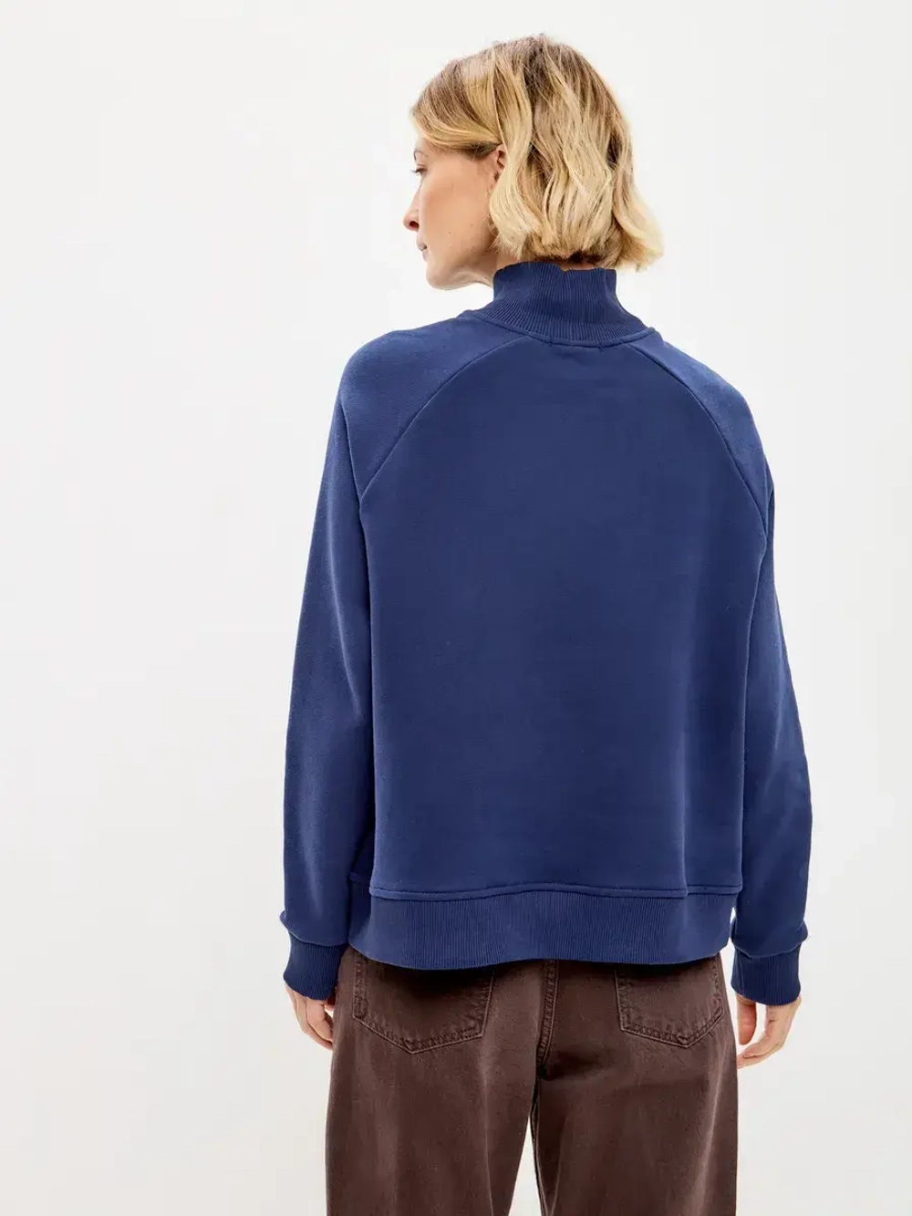 Свитер теплый с воротником свитшот