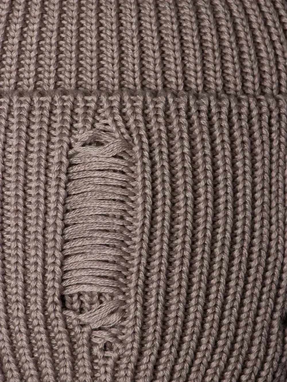 Шапка женская на осень рваная