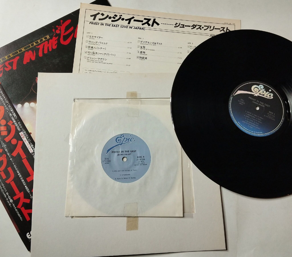 Винтажная виниловая пластинка LP Judas Priest In The East (Live In Japan) (Japan 1979) (Obi) плюс 7 дюймовка