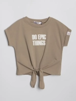 Бежевый костюм для девочки на лето в горошек