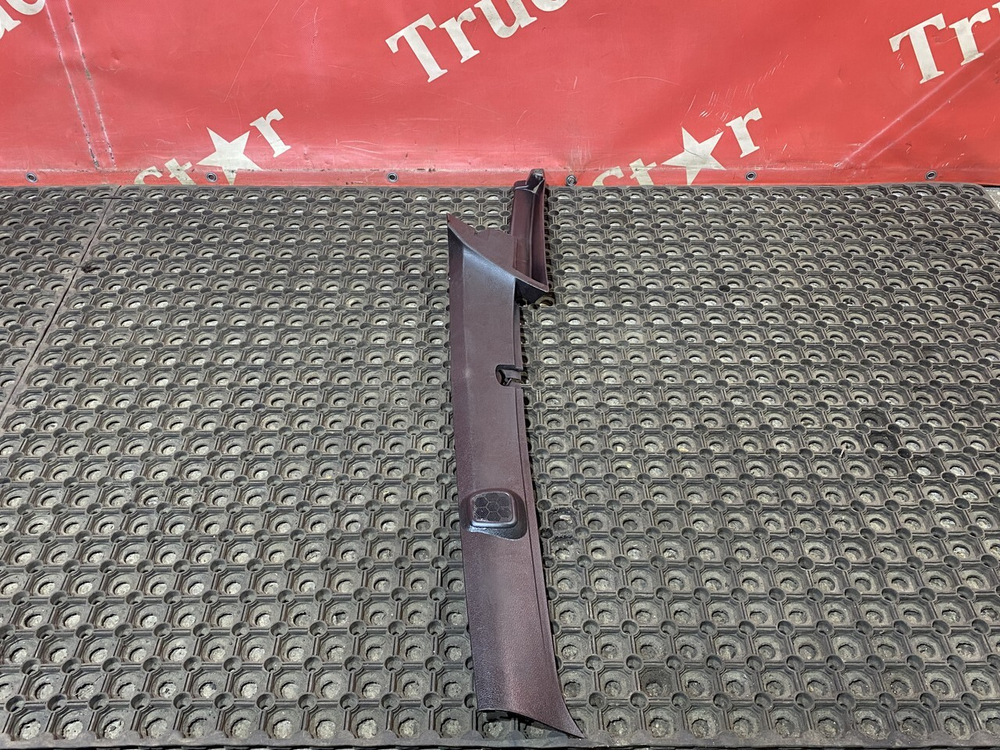 Накладка стойки левой 2017г