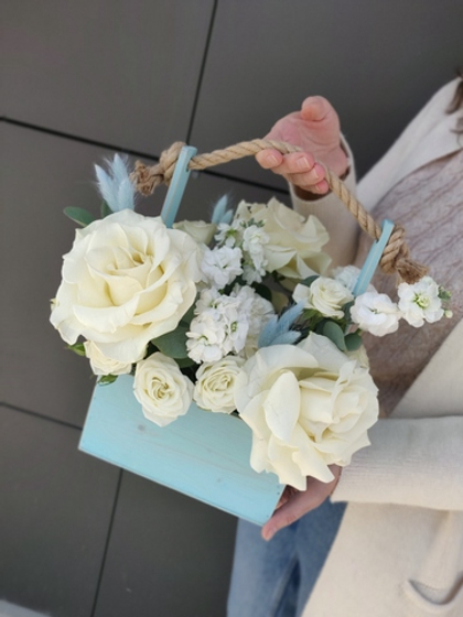 Деревянный ящичек в небесных тонах