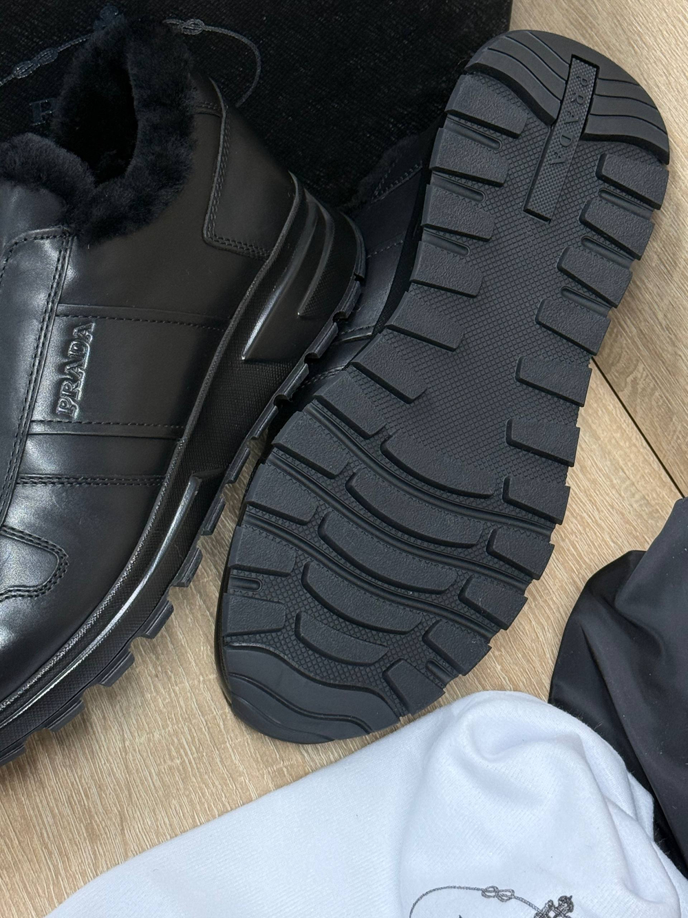 Кроссовки Prada