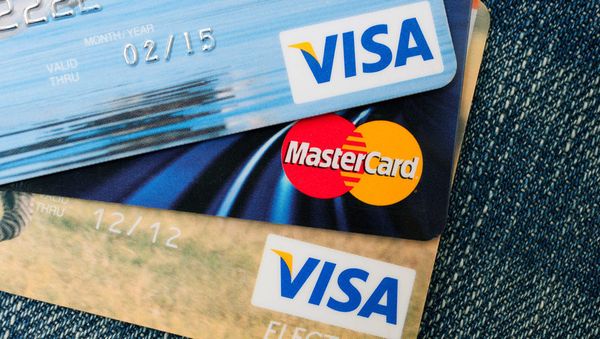 Российский ритейл хочет отказаться от комиссий Visa и Mastercard