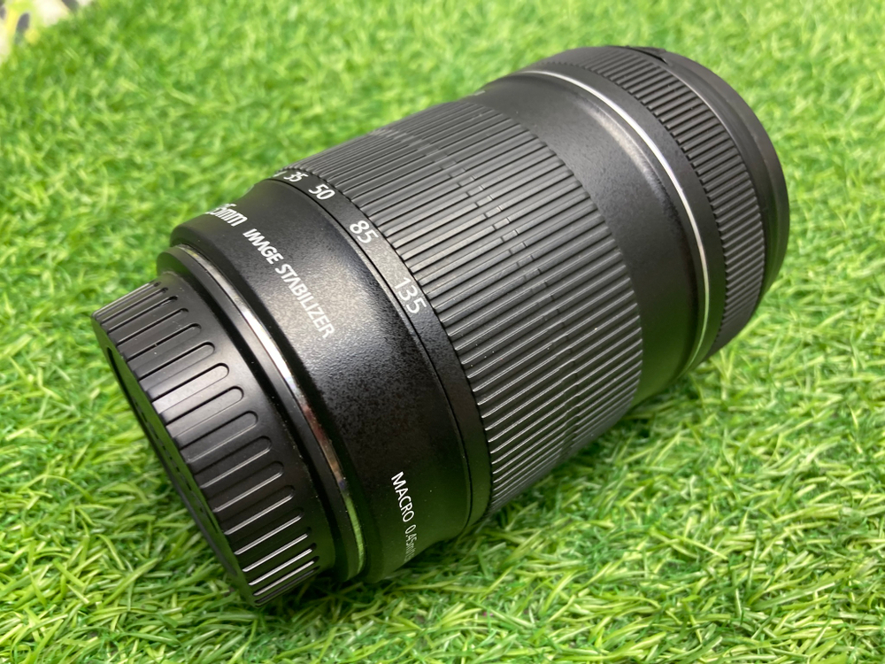 Canon EF-S 18-135mm 3.5-5.6 IS