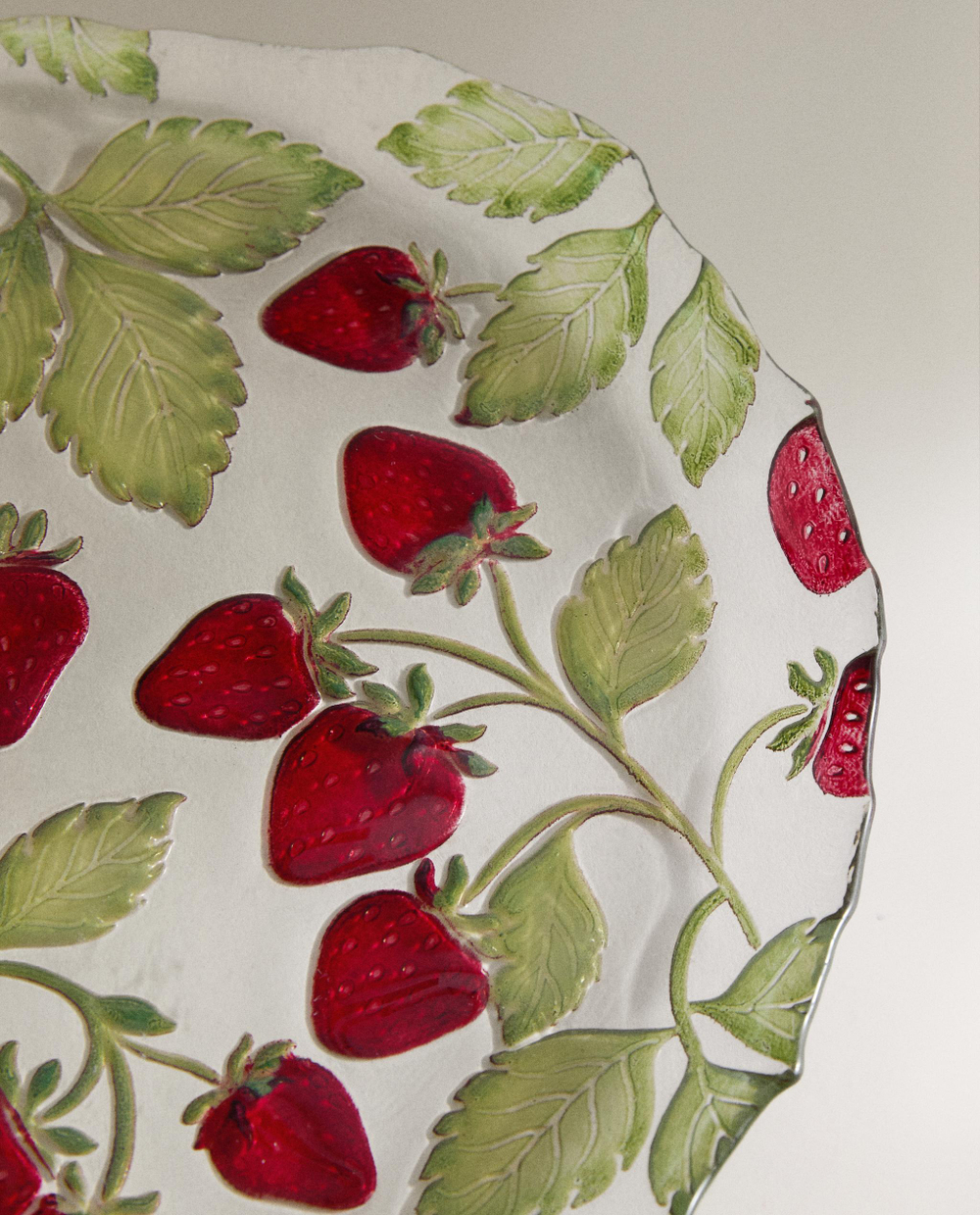Zara Home тарелка десертная из стекла, цвет бордовый, 21 см