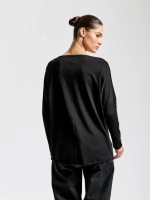 Лонгслив с широким вырезом лодочка черный