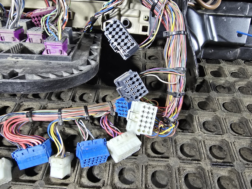 Торпедо салона кабины в сборе 2019г