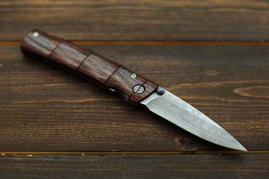 Складной нож Mcusta Shinra Emotion Take c клинком из стали VG-10 San Mai (Laminated Stainlesss Damascus) рукоять дерево