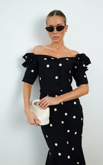 Платье в горох в длине миди с декольте