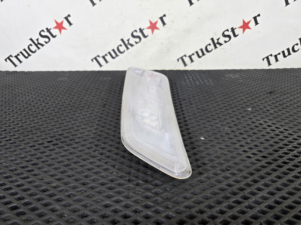 Плафон внутреннего освещения левый 2023г.