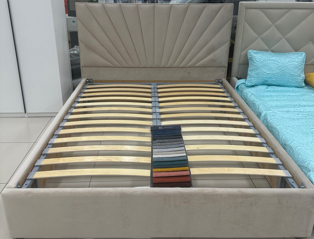 АКЦИЯ!!!Кровать спальное место 140*200 габариты 152*205 массив сосны с большим коробом для белья