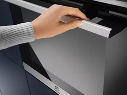 Встраиваемый электрический духовой шкаф Electrolux EOE7P31X
