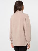 Теплый и уютный свитер из трикотажа "ангора" в нюдовом оттенке