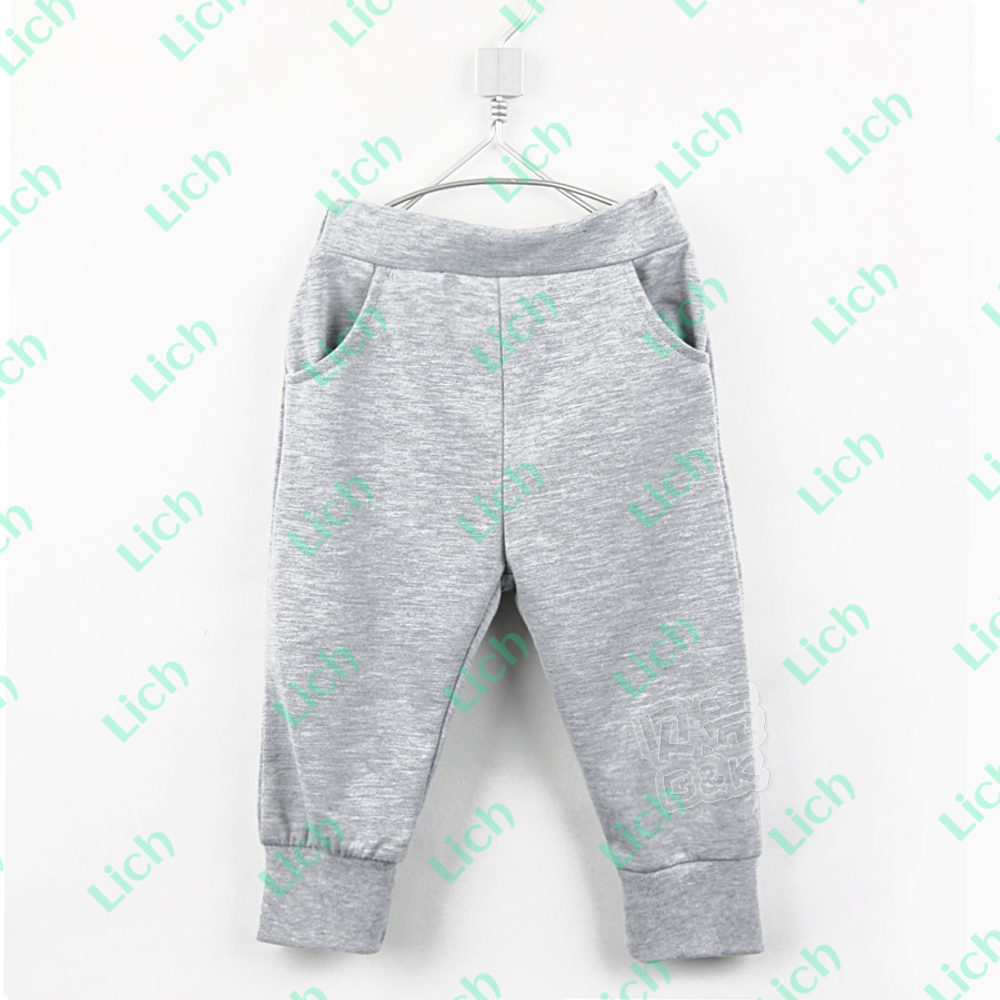 Штаны укороченные с надписью на заднем накладном кармане