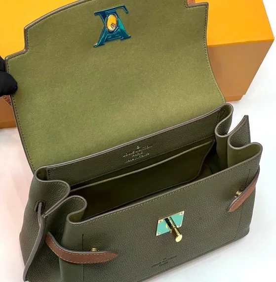 Сумка Louis Vuitton Lockme Ever BB зеленый