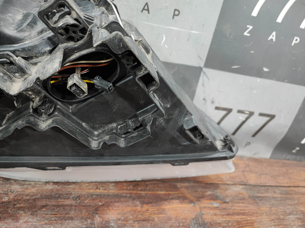 Фара левая Volvo XC70 2 07-16 Б/У Оригинал 31353532