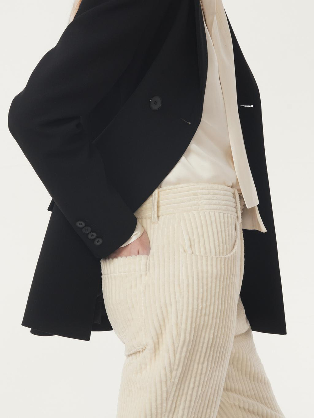 ZARA ВЕЛЬВЕТОВЫЕ РАСКЛЕШЕННЫЕ БРЮКИ — THE ITEM, ВАНИЛЬНЫЙ