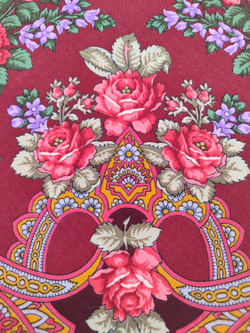 Павловопосадский платок В парке «Чаир» 1995-7