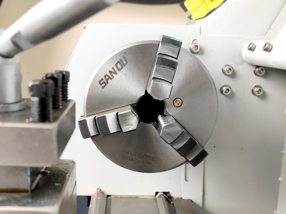 Токарный станок по металлу MetalMaster MML 1830V