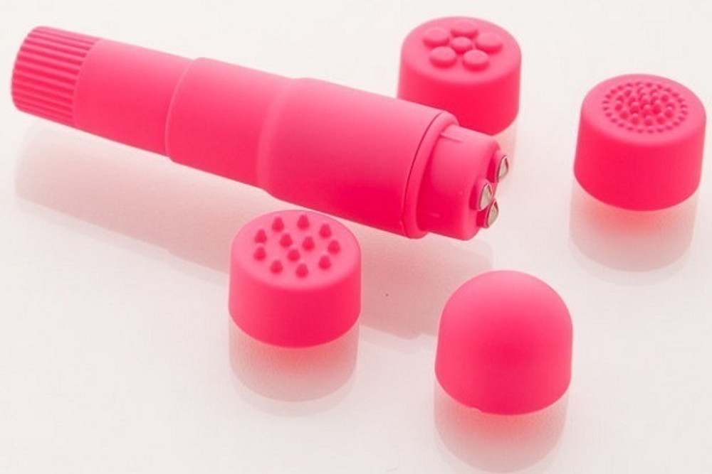 Компактный розовый вибромассажер  с 4 насадками