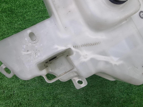 Бачок омывателя Toyota RAV4 4 CA40 (2012-2019)