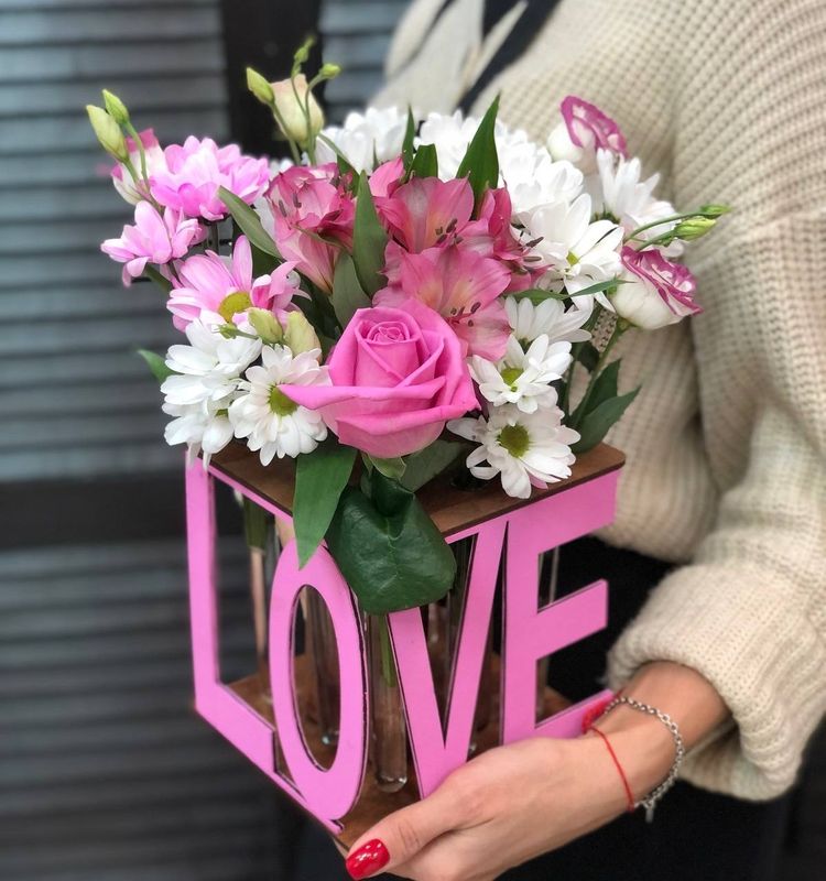 Цветы в деревянной рамке с колбами "LOVE" , "FOR YOU"  #5623